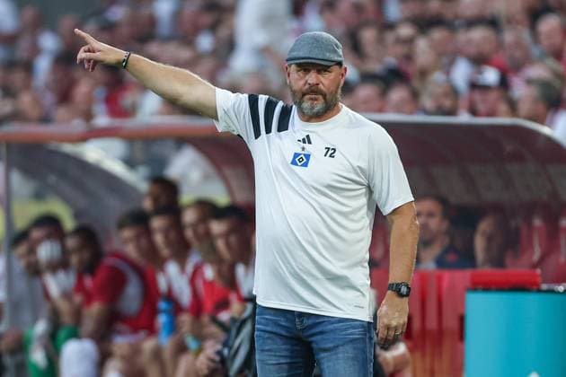 2 Bundesliga 24 25 1 FC Köln Hamburger SV on 02 08 2024 at RheinEnergieSTADION in Cologne Coach Steffen Baumgart Hamburg gestures MH