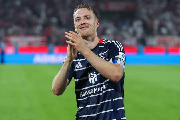 2 Bundesliga 24 25 1 FC Köln Hamburger SV on 02 08 2024 at RheinEnergieSTADION in Cologne Sebastian Schonlau Hamburg 4 celebrates and is happy about the victory MH