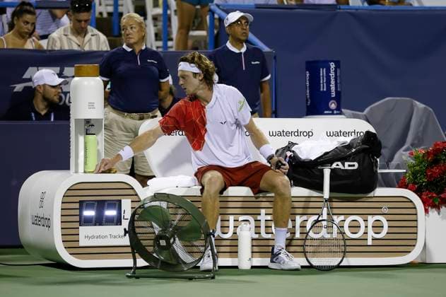 August 2, 2024: Andrey Ruslev uses the waterdrop hydration players bench during the 2024 Mubadala Citi DC Open tennis tournament being played at Rock Creek Park Tennis Center in Washington, D.C. CSM District Of Columbia United States of America - ZUMAc04_ 20240802_zma_c04_424 Copyright: xJustinxCooperx