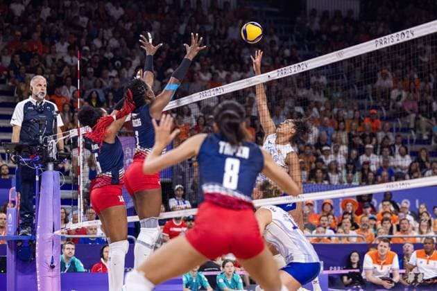 PARIS - Yonkaira Paola Pena Isabel, Celeste Plak (lr) during the group match between the Netherlands and the Dominican Republic of the volleyball tournament during the Olympic Games, Olympische Spiele, Olympia, OS ANP KOEN VAN WEEL xVIxANPxSportx xxANPxIVx 504984295 originalFilename: 504984295.jpg