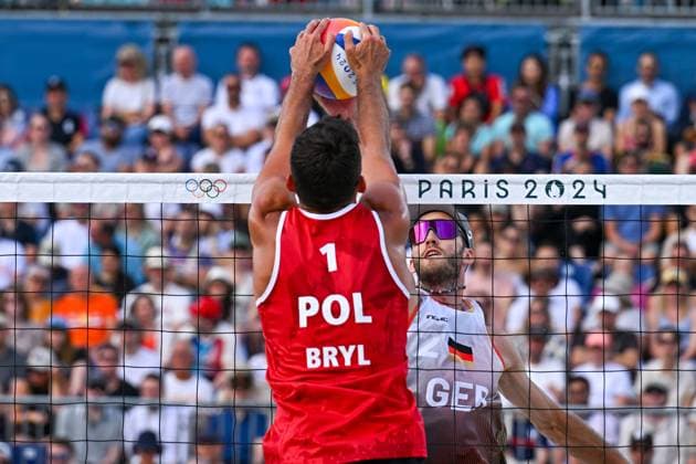 Olympic Games Beach Volleyball Paris 03 08 2024 Preliminary round, Men, GER POL, Clemens Wickler 2, GER , 1 Michal Bryl POL Copyright: xBEAUTIFULxSPORTS TomxBlochx