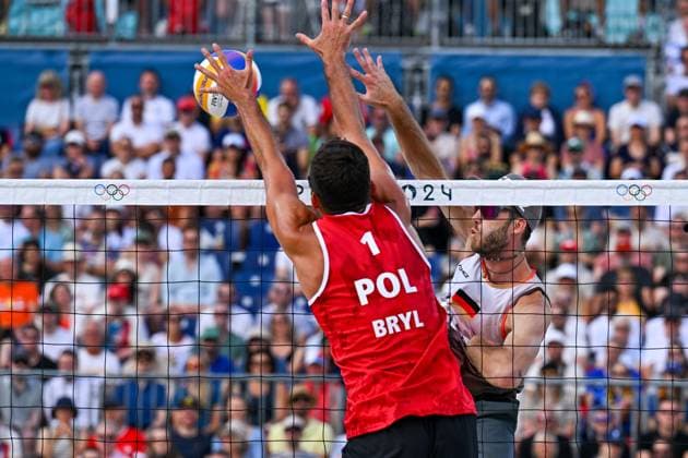Olympic Games Beach Volleyball Paris 03 08 2024 Preliminary round, Men, GER POL, Clemens Wickler 2, GER , 1 Michal Bryl POL Copyright: xBEAUTIFULxSPORTS TomxBlochx