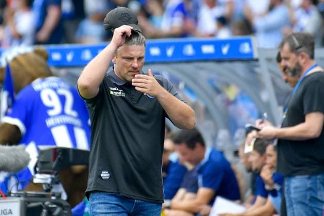 03 08 2024, xlakx, Fußball 2 Bundesliga, Hertha BSC Berlin SC Paderborn emspor, v l Lukas Kwasniok SC Paderborn 07 Trainer ,gibt Anweisungen, gestikuliert mit den Armen, gesticulate, gives instructions DFL DFB REGULATIONS PROHIBIT ANY USE OF PHOTOGRAPHS as IMAGE SEQUENCES and or QUASI VIDEO Daniel Lakomski JAN Huebner Berlin