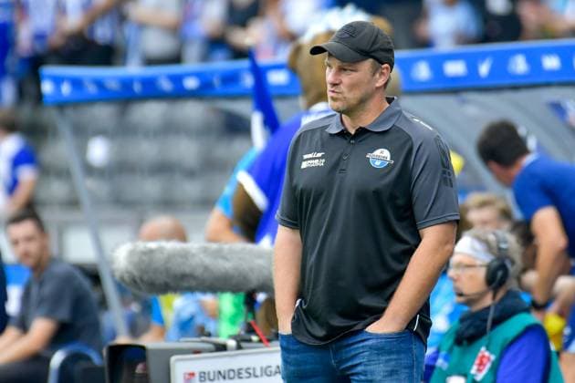 03 08 2024, xlakx, Fußball 2 Bundesliga, Hertha BSC Berlin SC Paderborn emspor, v l Lukas Kwasniok SC Paderborn 07 Trainer , enttaeuscht, schaut enttaeuscht, niedergeschlagen, disappointed DFL DFB REGULATIONS PROHIBIT ANY USE OF PHOTOGRAPHS as IMAGE SEQUENCES and or QUASI VIDEO Daniel Lakomski JAN Huebner Berlin
