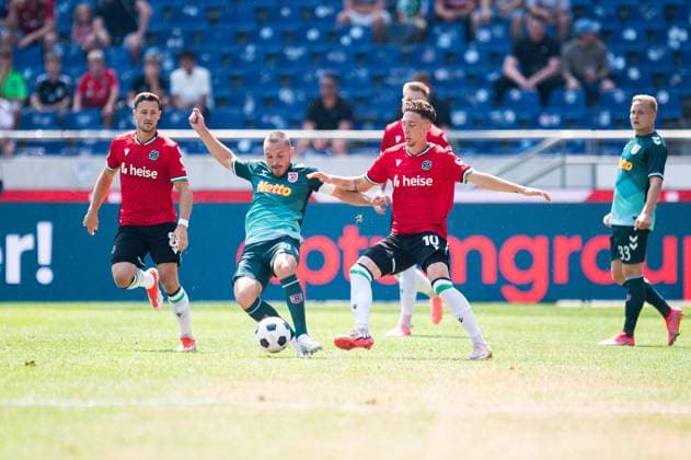 03 08 2024 Soccer, 2024 2025, 2 Bundesliga, 1 Matchday, Hannover 96 SSV Jahn Regensburg L R Andreas Geipl Regensburg , Jannik Rochelt Hannover DFL REGULATIONS PROHIBIT ANY USE OF PHOTOGRAPHS AS IMAGE SEQUENCES AND OR QUASI VIDEO