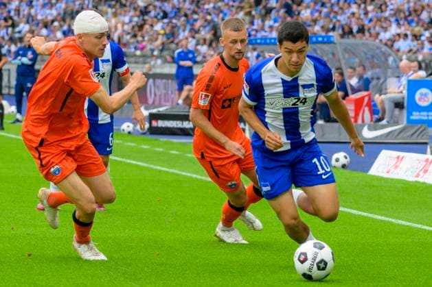 GER, Berlin, Fußball, Hertha BSC vs SC Paderborn, 2 Bundesliga, Olympiastadion, 03 08 2024, v l Filip Bilbija SC Paderborn 07 , Felix Goetze SC Paderborn 07 , Ibrahim Maza Hertha 10 , Zweikampf, Action, Kampf, kaempft um den Ball, dfl dfb regulations prohibit any use of photographs as image sequences and or quasi video Copyright: HMBxMedia UwexKoch