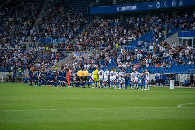 03 08 2024, xhfmx, Fußball 2 Bundesliga, Karlsruher SC 1 FC Nürnberg emspor, Einlauf der Teams DFL DFB REGULATIONS PROHIBIT ANY USE OF PHOTOGRAPHS as IMAGE SEQUENCES and or QUASI VIDEO Karlsruhe