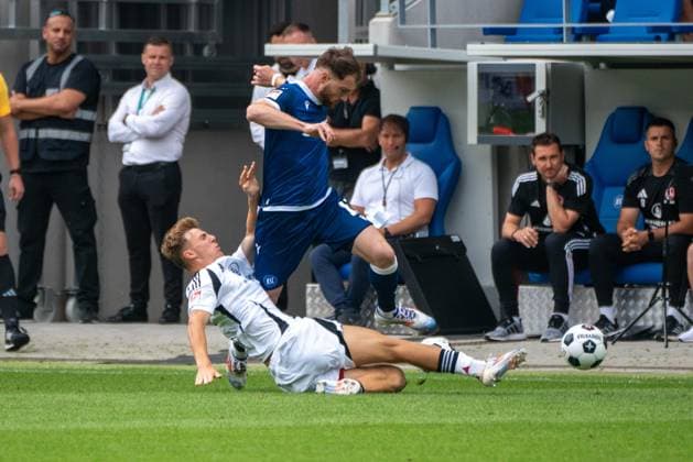 03 08 2024, xhfmx, Soccer 2 Bundesliga, Karlsruher SC 1 FC Nürnberg emspor, v l Finn Jeltsch 1 FC Nürnberg , Budu Zivzivadze Karlsruher SC DFL DFB REGULATIONS PROHIBIT ANY USE OF PHOTOGRAPHS as IMAGE SEQUENCES and or QUASI VIDEO Karlsruhe