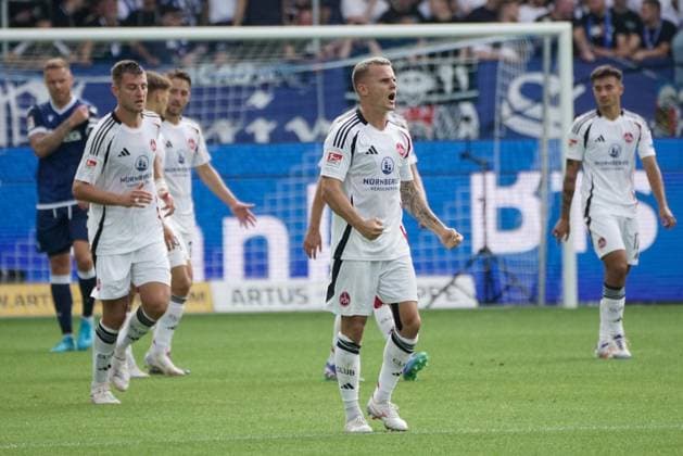 03 08 2024, xhfmx, Soccer 2 Bundesliga, Karlsruher SC 1 FC Nürnberg emspor, Florian Pick 1 FC Nürnberg celebrates his goal DFL DFB REGULATIONS PROHIBIT ANY USE OF PHOTOGRAPHS as IMAGE SEQUENCES and or QUASI VIDEO Karlsruhe