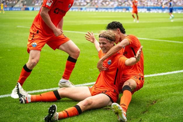 Soccer, Men, Season 2024 2025, 2 Bundesliga 1 Matchday , Hertha BSC SC Paderborn, f l Tjark Lasse Scheller SC Paderborn , Felix Götze SC Paderborn , Santiago Castaneda SC Paderborn , Cheering after goal to 0 1, 03 08 2024, Copyright: xSebastianxRäppold MatthiasxKochx