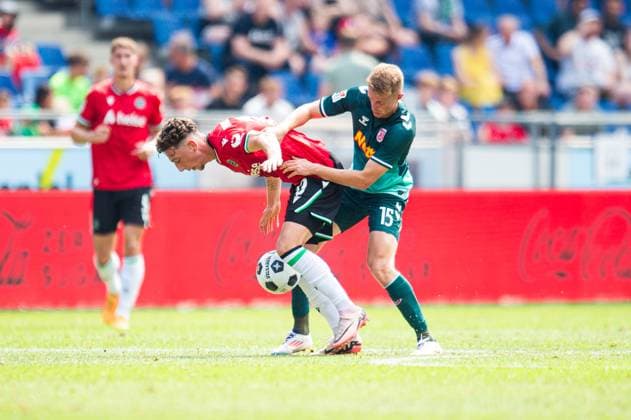 03 08 2024 Soccer, 2024 2025, 2 Bundesliga, 1 Matchday, Hannover 96 SSV Jahn Regensburg L R Jannik Rochelt Hannover , Sebastian Ernst Regensburg DFL REGULATIONS PROHIBIT ANY USE OF PHOTOGRAPHS AS IMAGE SEQUENCES AND OR QUASI VIDEO