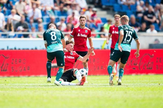 03 08 2024 Soccer, 2024 2025, 2 Bundesliga, 1 Matchday, Hannover 96 SSV Jahn Regensburg L R Andreas Geipl, Jannik Rochelt Hannover , Sebastian Ernst Regensburg DFL REGULATIONS PROHIBIT ANY USE OF PHOTOGRAPHS AS IMAGE SEQUENCES AND OR QUASI VIDEO