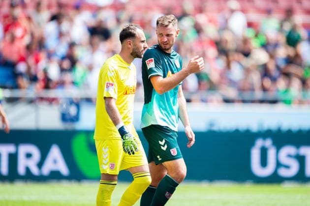 03 08 2024 Soccer, 2024 2025, 2 Bundesliga, 1 Matchday, Hannover 96 SSV Jahn Regensburg L R Felix Gebhardt Regensburg , Florian Ballas Regensburg DFL REGULATIONS PROHIBIT ANY USE OF PHOTOGRAPHS AS IMAGE SEQUENCES AND OR QUASI VIDEO