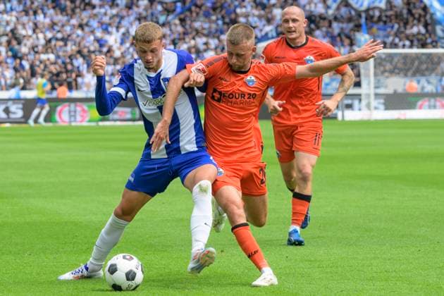 GER, Berlin, Fußball, Hertha BSC vs SC Paderborn, 2 Bundesliga, Olympiastadion, 03 08 2024, v l Michael Cuisance Hertha 27 , Sebastian Klaas SC Paderborn 07 , Sven Michel SC Paderborn 07 , Zweikampf, Action, Kampf, kaempft um den Ball, dfl dfb regulations prohibit any use of photographs as image sequences and or quasi video Copyright: HMBxMedia UwexKoch