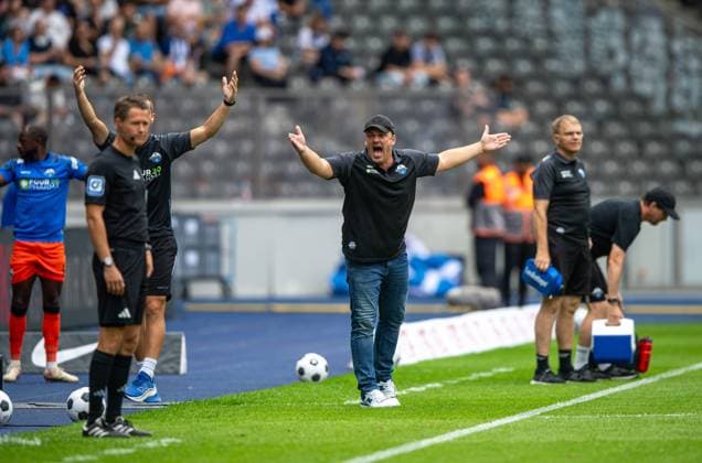 Soccer, Men, Season 2024 2025, 2 Bundesliga 1 Matchday , Hertha BSC SC Paderborn, f l the 4 Official Jan Seidel, Coach Lukas Kwasniok SC Paderborn , 03 08 2024, Copyright: xSebastianxRäppold MatthiasxKochx