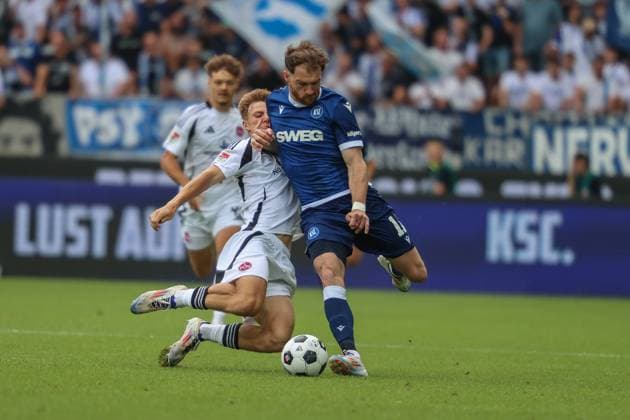 Finn Jeltsch 1 FC Nuernberg, 04 duel, fight for the ball, motivated, ambition, duel, pressing, defense, defense, offense, dribbling, effort against Budu Zivzivadze Karlsruher SC, 11 Karlsruher SC vs 1 FC Nuernberg, Football, 2 Liga, 1 Matchday, 2024 2025, 03 08 2024 , DFL REGULATIONS PROHIBIT ANY USE OF PHOTOGRAPHS AS IMAGE SEQUENCES AND OR QUASI VIDEO Karlsruher SC vs 1 FC Nuernberg, Football, 2 Liga, 1 Matchday, 2024 2025, 03 08 2024 Karlsruhe Copyright: xEibner-Pressefoto JanxPrihodax EP_JPA
