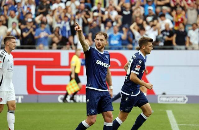 03 08 24 Karlsruher SC 1 FC Nuremberg Germany, Karlsruhe, 03 08 2024, Soccer, 2 Bundesliga, Karlsruher SC 1 FC Nuremberg Budu Zivzivadze Karlsruher SC Cheer Goal 1 2 Zivzivadze