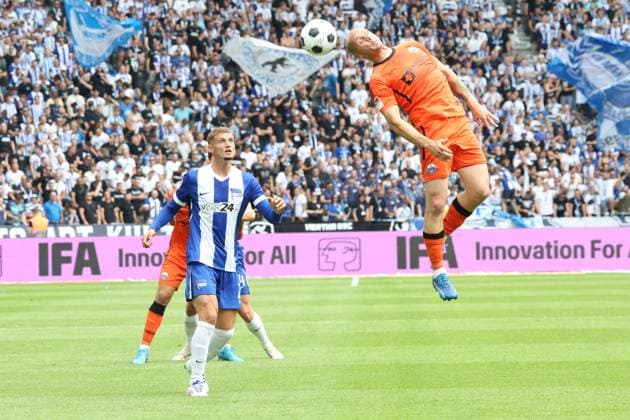 DEU, DFL, 2 FBL, Hertha BSC vs SC Paderborn 07, 03 08 2024, Berliner Olympiastadion, Berlin, DEU, DFL, 2 FBL, Hertha BSC vs SC Paderborn 07, im Bild Michael Cuisance Hertha BSC Berlin 27 , Sven Michel SC Paderborn 11 DFL regulations prohibit any use of Photographs as image sequences and or quasi video Foto Juergen Engler nordphoto GmbH nordphotoxGmbHx xEngler nph00076