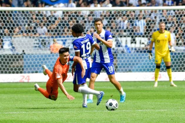 03 08 2024, xlakx, Soccer 2 Bundesliga, Hertha BSC Berlin SC Paderborn emspor, v l Raphael Obermair SC Paderborn 07 ,Jeremy Dudziak Hertha BSC ,Ibrahim Maza Hertha BSC ,duel, fight, tackle DFL DFB REGULATIONS PROHIBIT ANY USE OF PHOTOGRAPHS AS IMAGE SEQUENCES AND OR QUASI VIDEO Daniel Lakomski JAN Huebner Berlin