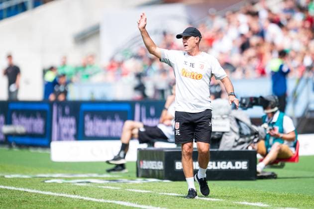 03 08 2024 Soccer, 2024 2025, 2 Bundesliga, 1 Matchday, Hannover 96 SSV Jahn Regensburg Joe Enochs Coach Regensburg DFL REGULATIONS PROHIBIT ANY USE OF PHOTOGRAPHS AS IMAGE SEQUENCES AND OR QUASI VIDEO