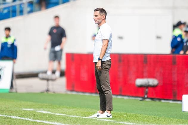 03 08 2024 Soccer, 2024 2025, 2 Bundesliga, 1 Matchday, Hannover 96 SSV Jahn Regensburg Stefan Leitl Coach Hannover DFL REGULATIONS PROHIBIT ANY USE OF PHOTOGRAPHS AS IMAGE SEQUENCES AND OR QUASI VIDEO