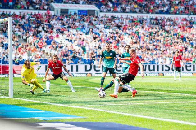 03 08 2024 Soccer, 2024 2025, 2 Bundesliga, 1 Matchday, Hannover 96 SSV Jahn Regensburg Havard Nielsen Hannover with a scoring chance DFL REGULATIONS PROHIBIT ANY USE OF PHOTOGRAPHS AS IMAGE SEQUENCES AND OR QUASI VIDEO