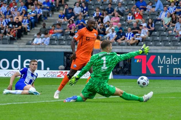 03 08 2024, xlakx, Soccer 2 Bundesliga, Hertha BSC Berlin SC Paderborn emspor, v l David Kinsombi SC Paderborn 07 ,Tjark Ernst Hertha BSC ,duel, fight, tackle DFL DFB REGULATIONS PROHIBIT ANY USE OF PHOTOGRAPHS as IMAGE SEQUENCES and or QUASI VIDEO Daniel Lakomski JAN Huebner Berlin