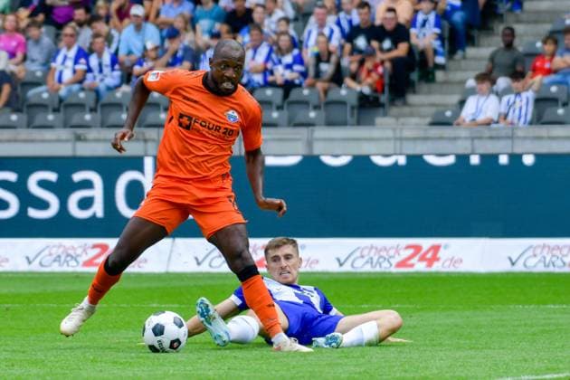 03 08 2024, xlakx, Soccer 2 Bundesliga, Hertha BSC Berlin SC Paderborn emspor, v l David Kinsombi SC Paderborn 07 ,Jonjoe Kenny Hertha BSC ,duel, fight, tackle DFL DFB REGULATIONS PROHIBIT ANY USE OF PHOTOGRAPHS as IMAGE SEQUENCES and or QUASI VIDEO Daniel Lakomski JAN Huebner Berlin