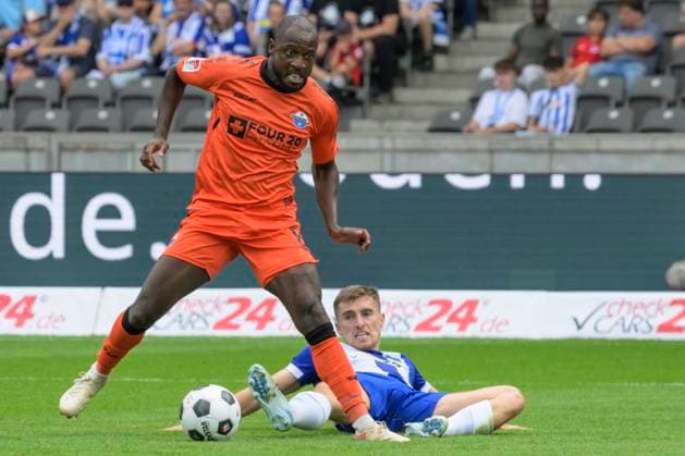 GER, Berlin, Fußball, Hertha BSC vs SC Paderborn, 2 Bundesliga, Olympiastadion, 03 08 2024, v l David Kinsombi SC Paderborn 07 , Jonjoe Kenny Hertha 16 , Zweikampf, Action, Kampf, kaempft um den Ball, dfl dfb regulations prohibit any use of photographs as image sequences and or quasi video Copyright: HMBxMedia UwexKoch