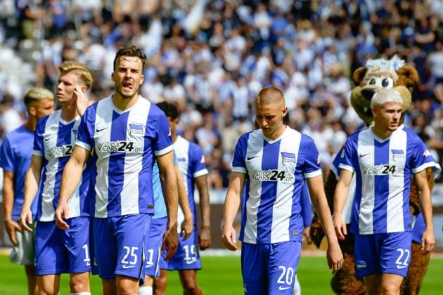 03 08 2024, xlakx, Soccer 2 Bundesliga, Hertha BSC Berlin SC Paderborn emspor, v l Luca Schuler Hertha BSC ,Haris Tabakovic Hertha BSC ,Palko Dardai Hertha BSC ,Marten Winkler Hertha BSC , disappointed, looks disappointed, dejected, disappointed DFL DFB REGULATIONS PROHIBIT ANY USE OF PHOTOGRAPHS as IMAGE SEQUENCES and or QUASI VIDEO Daniel Lakomski JAN Huebner Berlin