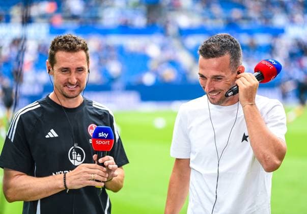 Coach Miroslav Klose 1 FC Nuernberg and coach Christian Eichner Karlsruher SC laugh together, 2 Bundesliga, Karlsruher SC vs 1 FC Nuernberg, BBBank Wildpark on August 03, 2024 in Karlsruhe, Germany Photo by Silas Schueller DeFodi Images Coach Miroslav Klose 1 FC Nuernberg and Coach Christian Eichner Karlsruher SC laugh, 2 Bundesliga, Karlsruher SC vs 1 FC Nuernberg, BBBank Wildpark on August 3, 2024 in Karlsruhe, Germany Photo by Silas Schueller DeFodi Images Defodi 738 738 KSCFCN 20240803 295 Defodi-738
