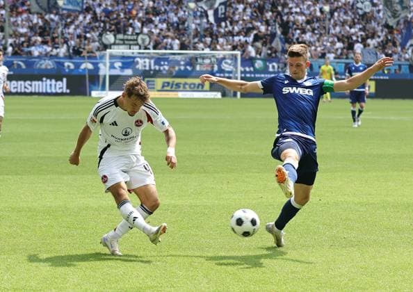 03 08 2024 Soccer Season 2024 2025 2 Soccer Bundesliga 01 Matchday Karlsruher SC KSC 1 FC Nuremberg FCN Club Sportfoto Zink DaMa xdaxmax DFL regulations prohibit any use of photographs as image sequences and or quasi video only for editorial use Jannik Hofmann 43, 1 FC Nuremberg FCN flank cross