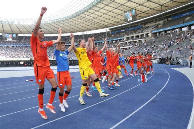 DEU, DFL, 2 FBL, Hertha BSC vs SC Paderborn 07, 03 08 2024, Berliner Olympiastadion, Berlin, DEU, DFL, 2 FBL, Hertha BSC vs SC Paderborn 07, im Bild Paderborner Spieler, DFL regulations prohibit any use of Photographs as image sequences and or quasi video Foto Juergen Engler nordphoto GmbH nordphotoxGmbHx xEngler nph00076