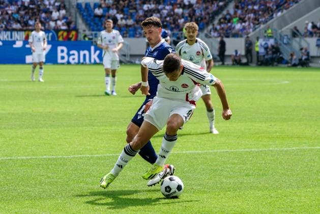 03 08 2024, xhfmx, Soccer 2 Bundesliga, Karlsruher SC 1 FC Nürnberg emspor, v l Stefanos Tzimas 1 FC Nürnberg , Marcel Beifus Karlsruher SC DFL DFB REGULATIONS PROHIBIT ANY USE OF PHOTOGRAPHS as IMAGE SEQUENCES and or QUASI VIDEO Karlsruhe