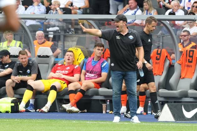 DEU, DFL, 2 FBL, Hertha BSC vs SC Paderborn 07, 03 08 2024, Berliner Olympiastadion, Berlin, DEU, DFL, 2 FBL, Hertha BSC vs SC Paderborn 07, im Bild Trainer Lukas Kwasniok SC Paderborn DFL regulations prohibit any use of Photographs as image sequences and or quasi video Foto Juergen Engler nordphoto GmbH nordphotoxGmbHx xEngler nph00076