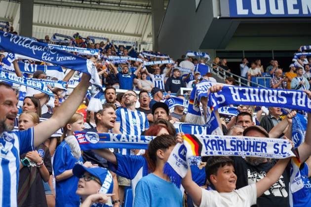 03 08 2024, xhfmx, Fußball 2 Bundesliga, Karlsruher SC 1 FC Nürnberg emspor, KSC Fans beim Banner Lied DFL DFB REGULATIONS PROHIBIT ANY USE OF PHOTOGRAPHS as IMAGE SEQUENCES and or QUASI VIDEO Karlsruhe
