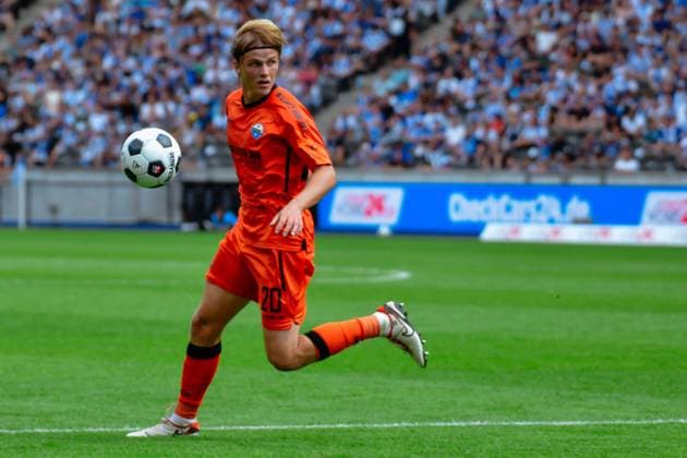03 08 2024, xlakx, Soccer 2 Bundesliga, Hertha BSC Berlin SC Paderborn emspor, v l Felix Goetze SC Paderborn 07 am Ball DFL DFB REGULATIONS PROHIBIT ANY USE OF PHOTOGRAPHS as IMAGE SEQUENCES and or QUASI VIDEO Daniel Lakomski JAN Huebner Berlin
