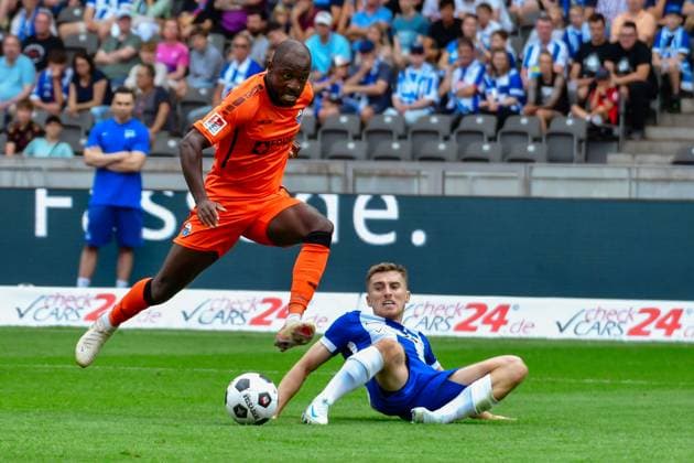 03 08 2024, xlakx, Soccer 2 Bundesliga, Hertha BSC Berlin SC Paderborn emspor, v l David Kinsombi SC Paderborn 07 ,Jonjoe Kenny Hertha BSC ,duel, fight, tackle DFL DFB REGULATIONS PROHIBIT ANY USE OF PHOTOGRAPHS as IMAGE SEQUENCES and or QUASI VIDEO Daniel Lakomski JAN Huebner Berlin