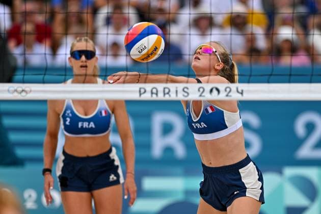 Olympic Games Beach Volleyball Paris 03 08 2024 Preliminary round, women, FRA SUI, Lezana Placette 1, FRA , Alexia Richard 2, FRA Copyright: xBEAUTIFULxSPORTS TomxBlochx