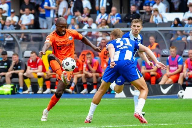 03 08 2024, xlakx, Soccer 2 Bundesliga, Hertha BSC Berlin SC Paderborn emspor, v l David Kinsombi SC Paderborn 07 ,Marton Dardai Hertha BSC ,duel, duel, fight, tackle DFL DFB REGULATIONS PROHIBIT ANY USE OF PHOTOGRAPHS as IMAGE SEQUENCES and or QUASI VIDEO Daniel Lakomski JAN Huebner Berlin