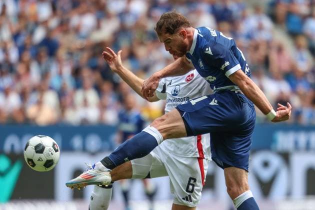 Budu Zivzivadze Karlsruher SC, 11 in duel, fight for the ball, motivated, ambition, duel, pressing, defense, defense, offense, dribbling, effort against Florian Flick 1 FC Nuernberg, 06 Karlsruher SC vs 1 FC Nuernberg, Football, 2 Liga, 1 Matchday, 2024 2025, 03 08 2024 , DFL REGULATIONS PROHIBIT ANY USE OF PHOTOGRAPHS AS IMAGE SEQUENCES AND OR QUASI VIDEO Karlsruher SC vs 1 FC Nuernberg, Football, 2 Liga, 1 Matchday, 2024 2025, 03 08 2024 Karlsruhe Copyright: xEibner-Pressefoto JanxPrihodax EP_JPA
