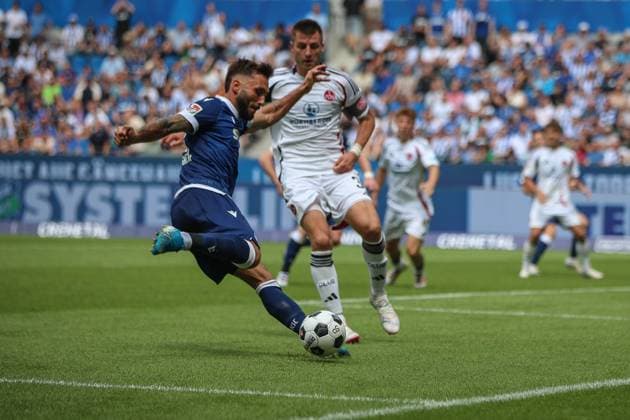 Fabian Schleusener Karlsruher SC, 24 lays back from the baseline in the background Robin Knoche 1 FC Nuernberg, 31 Karlsruher SC vs 1 FC Nuernberg, Football, 2 Liga, 1 Matchday, 2024 2025, 03 08 2024 , DFL REGULATIONS PROHIBIT ANY USE OF PHOTOGRAPHS AS IMAGE SEQUENCES AND OR QUASI VIDEO Karlsruher SC vs 1 FC Nuernberg, Football, 2 Liga, 1 Matchday, 2024 2025, 03 08 2024 Karlsruhe Copyright: xEibner-Pressefoto JanxPrihodax EP_JPA