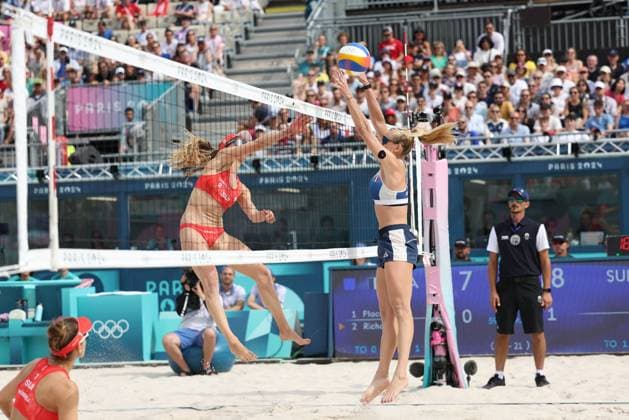 Jeux Olympiques Paris 2024 : BEACH VOLLEY Thierry LARRET MAXPPP. Jeux Olympiques Paris 2024. Olympic Games, Olympische Spiele, Olympia, OS BEACH VOLLEY. Stade Tour Eiffel, Paris (75). Le 3 Aout 2024. PLACETTE (FRA) RICHARD (FRA) vs HUBERLI (SUI) BRUNNER (SUI). PARIS (75) STADE TOUR EIFFEL ILE DE FRANCE FRANCE  Copyright: xThierryxLARRET MAXPPPxThierryxLARRETx TL_20240803_9319 0720119467st