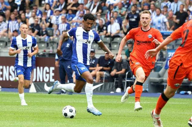 DEU, DFL, 2 FBL, Hertha BSC vs SC Paderborn 07, 03 08 2024, Berliner Olympiastadion, Berlin, DEU, DFL, 2 FBL, Hertha BSC vs SC Paderborn 07, im Bild Jeremy Dudziak Hertha BSC Berlin 19 DFL regulations prohibit any use of Photographs as image sequences and or quasi video Foto Juergen Engler nordphoto GmbH nordphotoxGmbHx xEngler nph00076