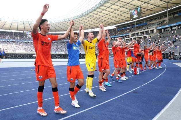 DEU, DFL, 2 FBL, Hertha BSC vs SC Paderborn 07, 03 08 2024, Berliner Olympiastadion, Berlin, DEU, DFL, 2 FBL, Hertha BSC vs SC Paderborn 07, im Bild Paderborner Spieler, DFL regulations prohibit any use of Photographs as image sequences and or quasi video Foto Juergen Engler nordphoto GmbH nordphotoxGmbHx xEngler nph00076