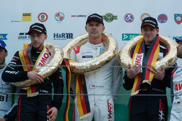 Sport Themen der Woche KW31 Sport Bilder des Tages Salman Owega (Deutschland), Hubert Haupt (Monaco) und David Schumacher (Deutschland) auf dem Podest waehrend des Spiels der zwischen NLS4 ROWE 6h ADAC-Ruhrpokal-Rennen, Nuerburgring am 03. August 2024 in Nuerburg, Germany. (Foto von Mario Hommes DeFodi Images) Salman Owega (Deutschland), Hubert Haupt (Monaco) und David Schumacher (Deutschland) on the podium during the match between NLS4 ROWE 6h ADAC-Ruhrpokal-Rennen at Nuerburgring on August 3, 2024 in Nuerburg, Deutschland. (Photo by Mario Hommes DeFodi Images) Defodi-542_VLNNLS20240803_629 *** Salman Owega Germany , Hubert Haupt Monaco and David Schumacher Germany on the podium during the match between NLS4 ROWE 6h ADAC Ruhrpokal Rennen, Nuerburgring on August 03, 2024 in Nuerburg, Germany Photo by Mario Hommes DeFodi Images Salman Owega Germany , Hubert Haupt Monaco and David Schumacher Germany on the podium during the match between NLS4 ROWE 6h ADAC Ruhrpokal Rennen at Nuerburgring on August 3, 2024 in Nuerburg, Germany Photo by Mario Hommes DeFodi Images Defodi 542 VLNNLS20240803 629 Defodi-DFB DFL REGULATIONS PROHIBIT ANY USE OF PHOTOGRAPHS AS IMAGE SEQUENCES AND OR QUASI-VIDEO.