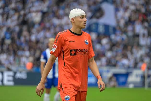 GER, Berlin, Fußball, Hertha BSC vs SC Paderborn, 2 Bundesliga, Olympiastadion, 03 08 2024, Filip Bilbija SC Paderborn 07 , had to be treated at the beginning of the match, Kopfverabnd, dfl dfb regulations prohibit any use of photographs as image sequences and or quasi video Copyright: HMBxMedia UwexKoch