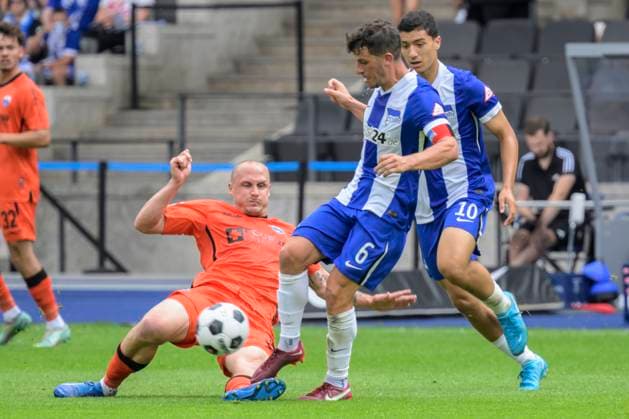 GER, Berlin, Fußball, Hertha BSC vs SC Paderborn, 2 Bundesliga, Olympiastadion, 03 08 2024, v l Sven Michel SC Paderborn 07 , Diego Demme Hertha 6 , Zweikampf, Action, Kampf, kaempft um den Ball, dfl dfb regulations prohibit any use of photographs as image sequences and or quasi video Copyright: HMBxMedia UwexKoch