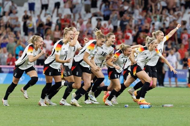 August 3, 2024, Marseille, Bouches-du-Rhone, France: Germany celebrate their win in a quarter final match of the 2024 Olympic Games, Olympische Spiele, Olympia, OS Football Tournament between German and Canada at the Marseille Stadium, Marseille, France. Germany won 4:2 on penalties. Marseille France - ZUMAl303 20240803_oly_l303_002 Copyright: xSydneyxLowx