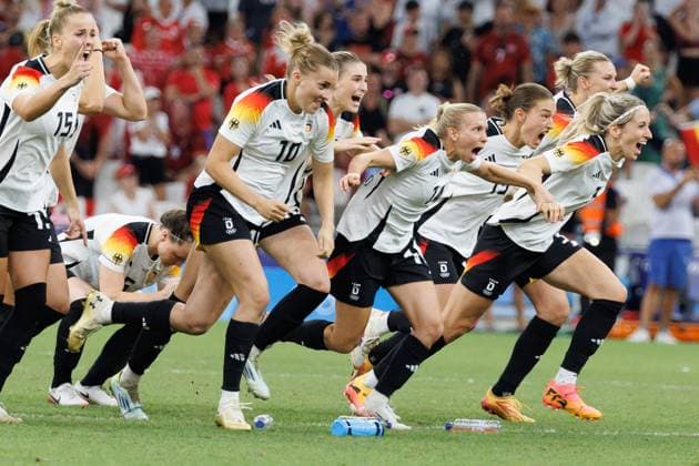 August 3, 2024, Marseille, Bouches-du-Rhone, France: Germany celebrate their win in a quarter final match of the 2024 Olympic Games, Olympische Spiele, Olympia, OS Football Tournament between German and Canada at the Marseille Stadium, Marseille, France. Germany won 4:2 on penalties. Marseille France - ZUMAl303 20240803_oly_l303_003 Copyright: xSydneyxLowx